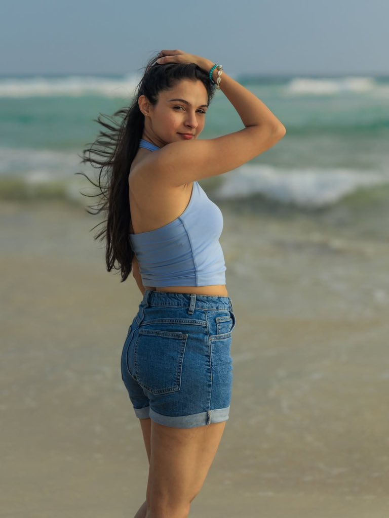 andrea_jeremiah's tweet photo. 🧜🏻‍♀️🌊 https://t.co/sTnsWzRdnl