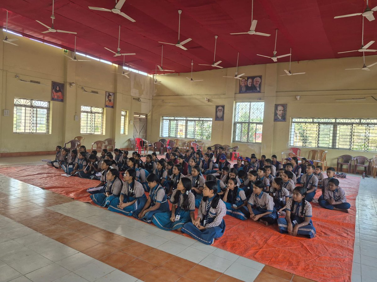 Today a Cyber Awareness Program has been conducted at Bhagini Nivedita English Medium HS School,Udaipur.Students and faculty members participated in the said program. 
If you are victim of Cyber Fraud please report at cybercrime.gov.in or call  1930.
#call1930 #safetyfirst