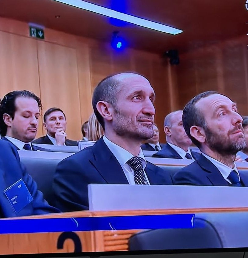 "Karlı bir güne denk gelmesek bari" diye de düşünmüştür.😃