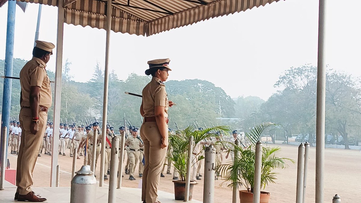 ಇಂದು ಜಿಲ್ಲಾ ಪೊಲೀಸ್ ಕವಾಯತು ಮೈದಾನದಲ್ಲಿ  ವಾರದ ಕವಾಯತು ತೆಗೆದುಕೊಂಡು ಗೌರವ ವಂದನೆಯನ್ನು ಸ್ವೀಕರಿಸಲಾಯಿತು ಹಾಗೂ  ಎಲ್ಲಾ ಅಧಿಕಾರಿ ಮತ್ತು ಸಿಬ್ಬಂದಿಗಳಿಗೆ ಆರೋಗ್ಯದ ಬಗ್ಗೆ ಮತ್ತು ದಿನನಿತ್ಯದ ಕರ್ತವ್ಯಗಳ ಬಗ್ಗೆ ಸೂಕ್ತ ಸಲಹೆ ಸೂಚನೆಗಳನ್ನು ನೀಡಲಾಯಿತು.