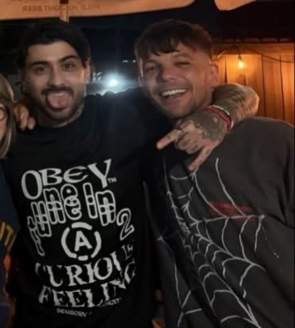 pinklucozayyn's tweet image. They were and still are the coolest duo anyway