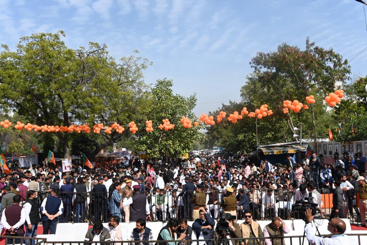 आज जयपुर में भारतीय जनता युवा मोर्चा के नवनिर्वाचित प्रदेश अध्यक्ष श्री <a href="/ShankarGora/">𝗦𝗵𝗮𝗻𝗸𝗮𝗿 𝗚𝗼𝗿𝗮</a> जी के पदभार ग्रहण समारोह में सम्मिलित होकर उन्हें हार्दिक शुभकामनाएँ एवं बधाई प्रेषित कीं।

युवा ऊर्जा, संगठनात्मक दक्षता एवं स्पष्ट दृष्टिकोण से परिपूर्ण श्री शंकर गौरा जी के नेतृत्व में भाजयुमो