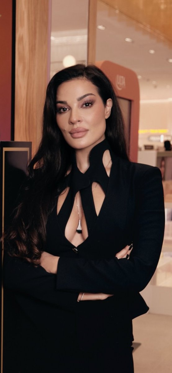 TamunaKaretski's tweet photo. @nadinenjeim For me, Angelina Jolie is number one, and Nadine Nassib Njeim is number two.
From distant Georgia 🇬🇪, I follow Nadine with deep admiration—her beauty, grace, and presence truly touch my heart.❤️🫶🫰🇬🇪#NadineNassibNjeim
#Respect
#TrueTalent
#StrongWoman
#Love🇬🇪❤️ https://t.co/nHsMOdzah6