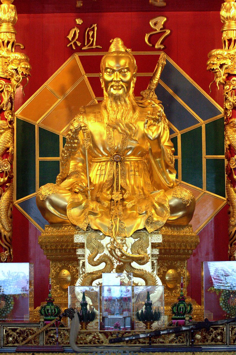 nnnpppttt19143's tweet image. "อย่าว่าแต่เราไปมูที่ฮ่องกงเลย นักพรตฮ่องกงยังมามูที่ไทย"
จากใจผมเอง คนเรียนวิชากวางตุ้งที่สืบสายมาจากฮ่องกง เรานับถือเจ้าองค์นึงมาก เพราะเป็นอาจารย์ใหญ่ในสาย และมีศาลให้ไหว้ได้ทั่วไปในไทยด้วยนั้นคือ "หลื่อโจว้" หรือ "หลื่อตงปิ่ง" 1ในแปดเซียน…