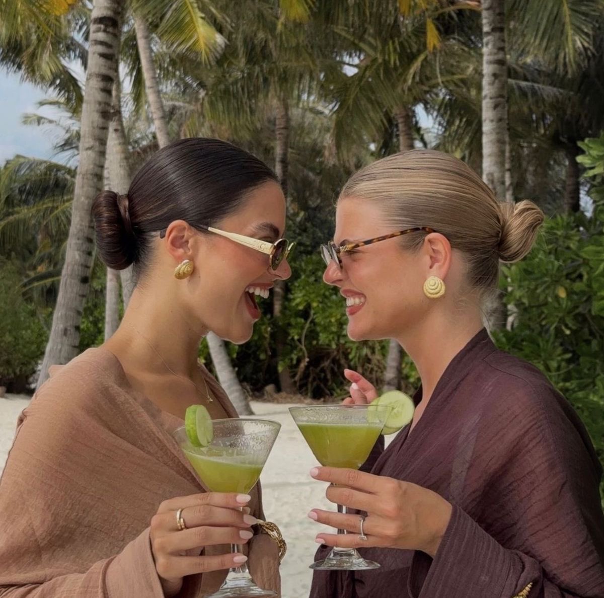 classyladylife's tweet photo. summer with your best friend🧡 https://t.co/8Rrp9X3ATZ
