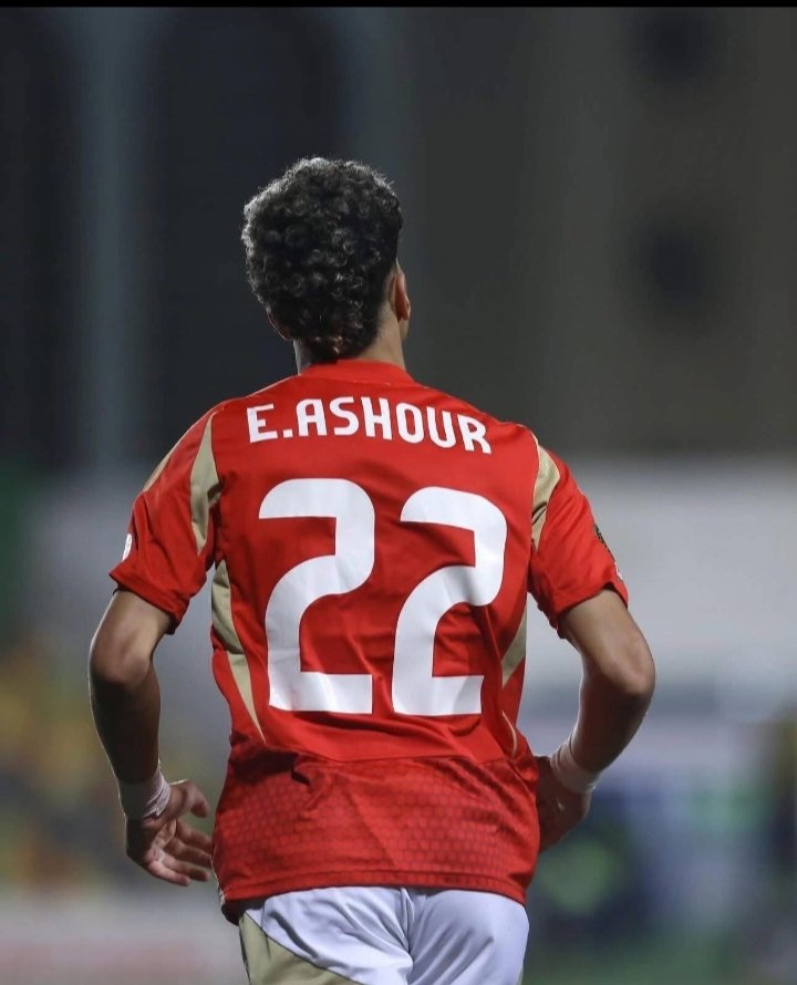 من حبنا حبناه وصار متاعنا متاعة 
ومن كرهنا كرهناه  و يحرم علينا اجتماعه ...
أنت لبست تيشيرت 🦅 مكنتش تحلم به 
وخدت  رقم  22  تبوس ايدك وش وضهر أنك اخدته 
وفى الاخر  الزفر عمره ما هينضف 
✍️بيرى