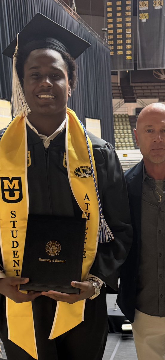 coachbrianearly's tweet image. CHASE 2 DREAMS! Proud of you &amp;amp; love you, Z!  @ZionReese3