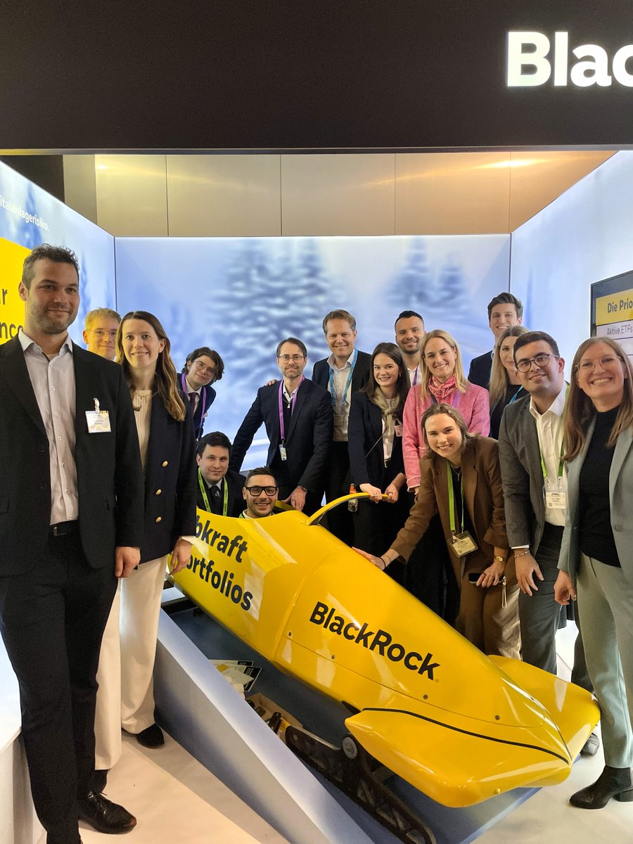 #Fondskongress2026 ✅ Rennbob am Stand, starke Gespräche – und ein inhaltliches Highlight: „Krypto: Bringt Bitcoin Schubkraft ins Portfolio?“ im Interview mit Dr. Dirk Klee, Country Head Schweiz. Danke für den Austausch in Mannheim! 🙌