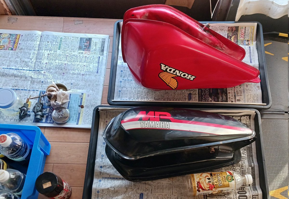 tomash32's tweet photo. 35年ほど眠っていたバイク2台を眠りから覚まそうとしたら、、、
タンクだけでもう2週間、、
キャブレターみたらこれだ😅
おかげで毎日楽しい…😆
#XL250R #MR50 https://t.co/3OI2FJhDQf