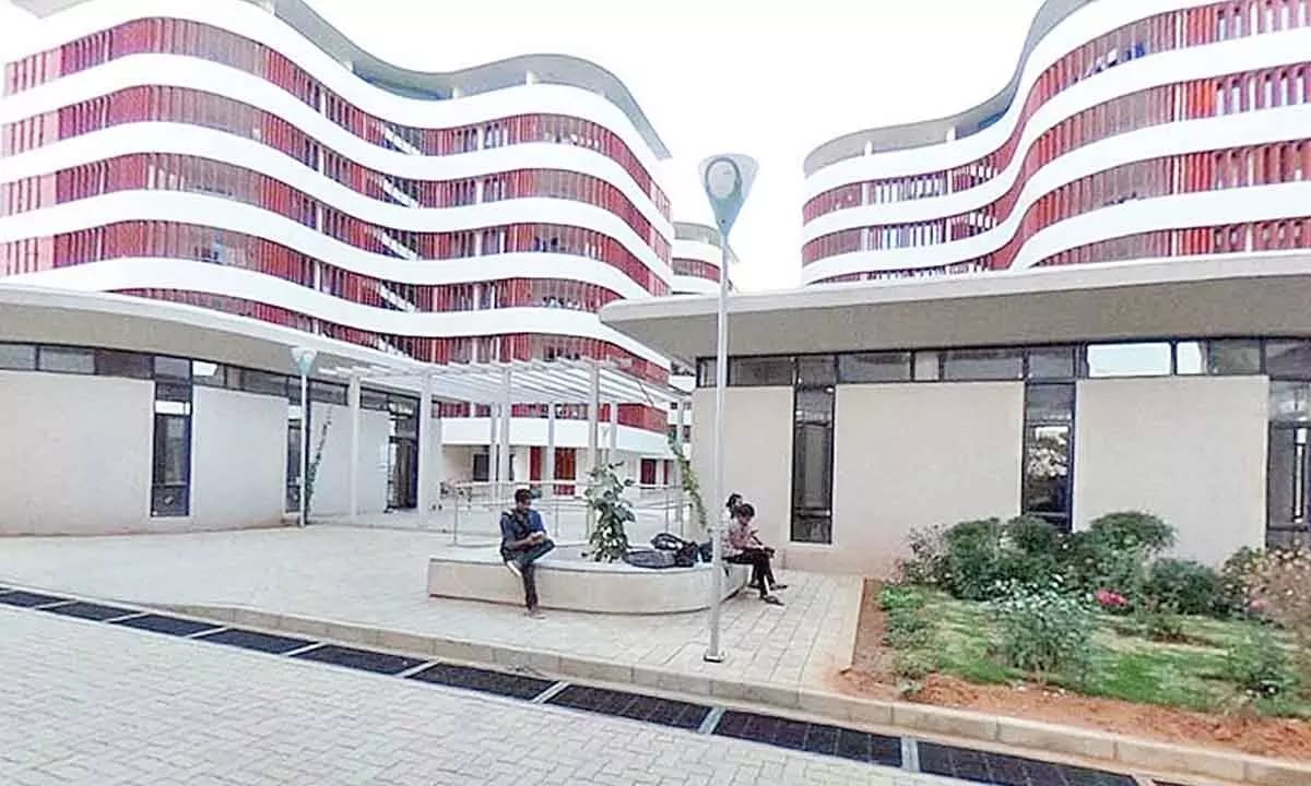 GHMCOnline's tweet image. From City Streets to IIT Dreams: GHMC Opens New Horizons for Children of Sanitation Workers !!

The Greater Hyderabad Municipal Corporation (#GHMC) has taken an initiative to inspire and empower the children of sanitation workers by organizing a special exposure visit to IIT