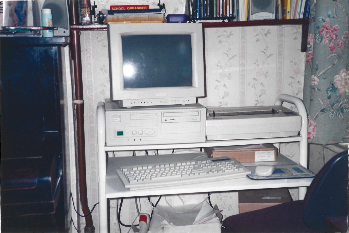sherbornejom's tweet photo. Some images I found of old PCs in our house.  Late nineties, early 2000s.  #rertro #RetroComputing https://t.co/rhDaO1pSqW