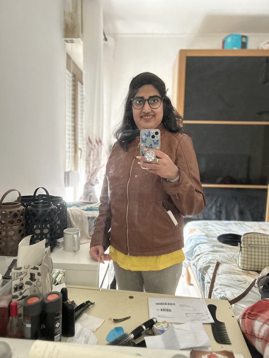 tami_Wijemanna's tweet image. මගේ Room එකේ තාත්තාගේ දේවලුත් තියේ.. නිරීක්ෂණය කරද්දි පිරිමි ඉන්නවා කියලා හිතන්න එපා.. 😜

#MasterBedRoom #SingleLife