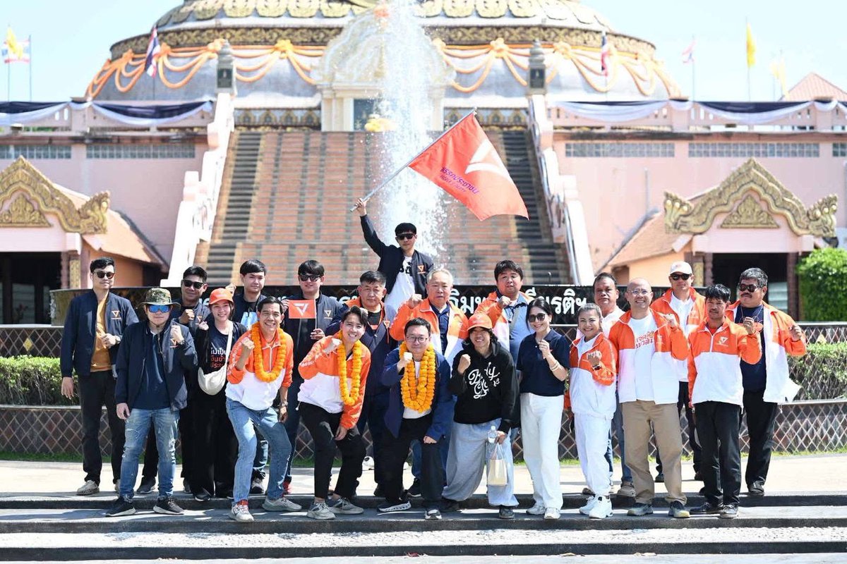 Third_pple's tweet photo. วันนี้ขบวนคาราวานสาย “กลิ่นกาสะลอง” มาเยือนจังหวัดเพชรบูรณ์ ได้รับความรักจากทุกท่านอย่างล้นหลาม จนพี่ต๋อม ชัยธวัช เก็บทรงไม่อยู่หุบยิ้มไม่ได้เลย ขอบคุณครับ

#พรรคประชาชน #เพชรบูรณ์ #เติร์ดรัฐภูมิ #เติร์ดเบอร์5 #เบอร์5 #เพชรบูรณ์เขต1 #เลือกตั้ง69 https://t.co/yY06qxYBTb