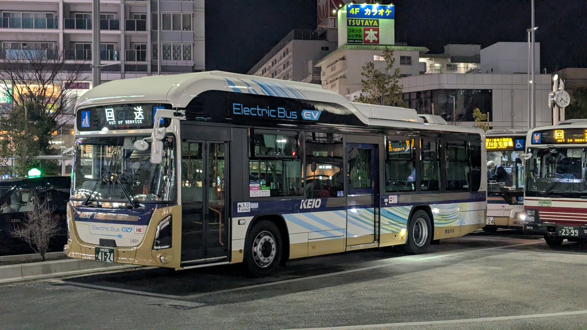 e_bus_'s tweet photo. 京王のL12601営業入ってた
めっちゃかっこいい
南口にD701ぶりに撮りたい車ができたな https://t.co/nve8AAbmjy