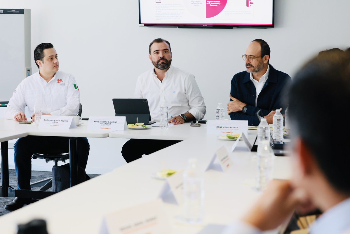 afondoJAL's tweet image. Tlajomulco avanza en la recuperación de vivienda con apoyo del INFONAVIT
“Con el objetivo de atender uno de los principales retos urbanos del municipio, el @GobTlajomulco, encabezado por el presidente municipal @GerardoQuirinoV, avanza en la construcción de un esquema de…