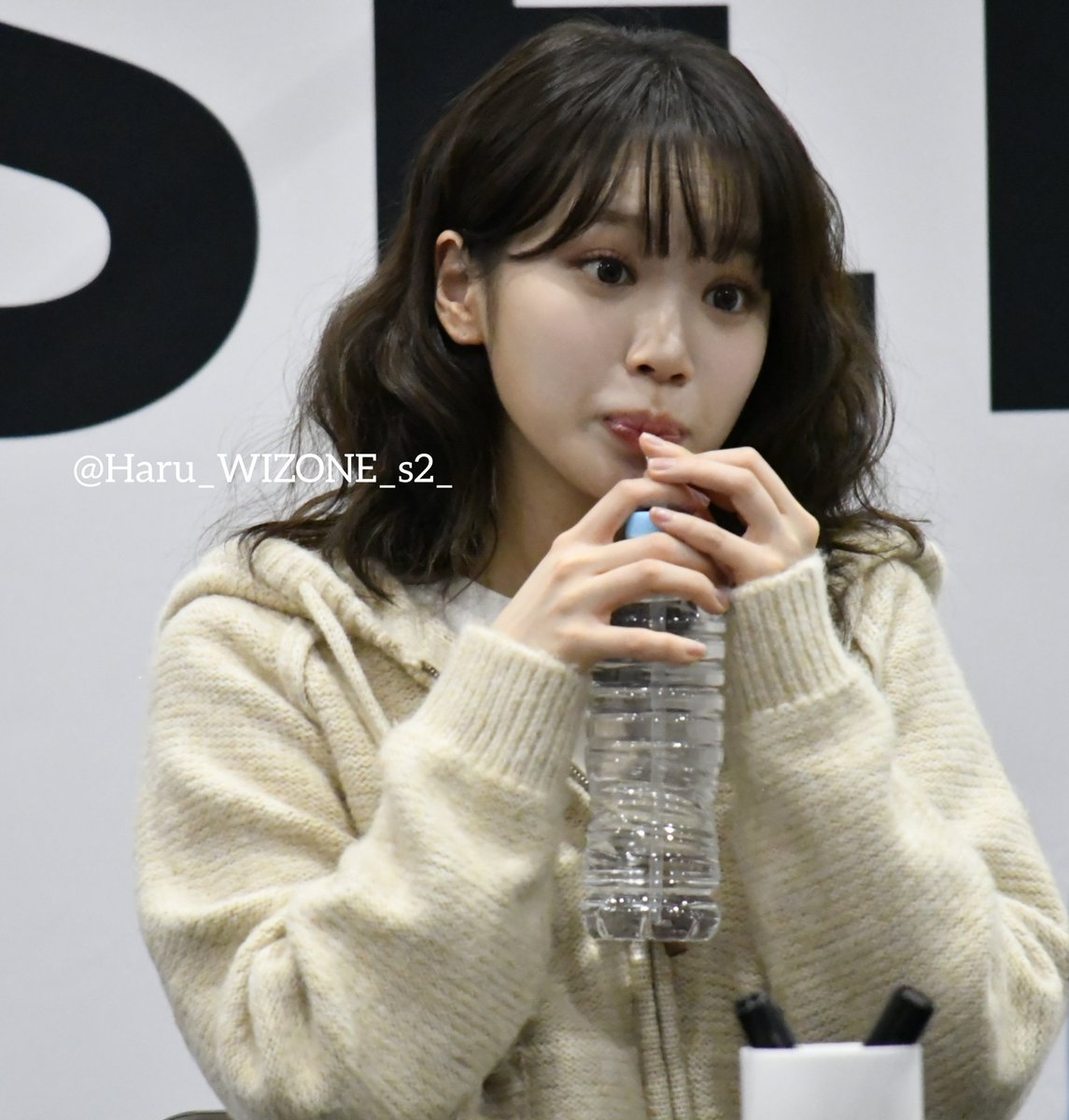 20260117 LE SSERAFIM “SPAGHETTI” 全員サイン会 水を飲みながら話を