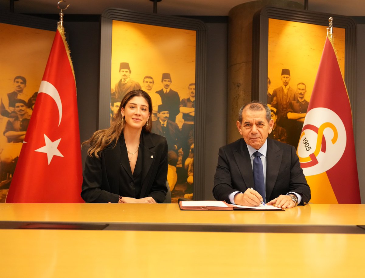 ✍️ Galatasaray Daikin Voleybol Takımımızın Kaptanı İlkin Aydın, kulübümüzle iki yıllık yeni sözleşme imzaladı. 💛❤️

2017 yılından bu yana Galatasarayımızın ve Türk voleybolunun önemli bir oyuncusu olan İlkin Aydın, Ali Sami Yen Spor Kompleksi RAMS Park’ta Galatasaray Spor Kulübü