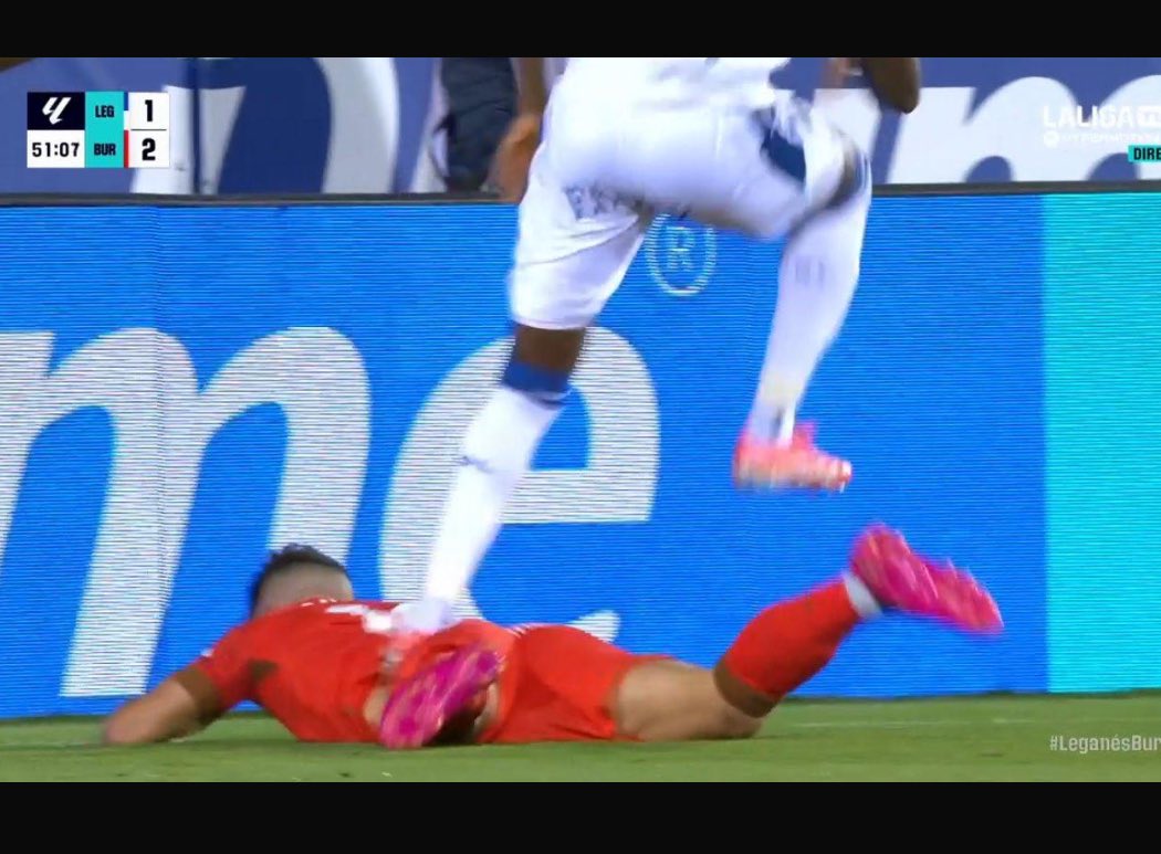 ExposedBCF's tweet image. Ni olvido ni perdón al cerdo de Diawara (24) mañana, recuerdo que la jugada no fue ni revisada ni falta ni tarjeta @CTARFEF , pudiendo dejar a Curro lesionado toda la temporada.  CERDOS NO