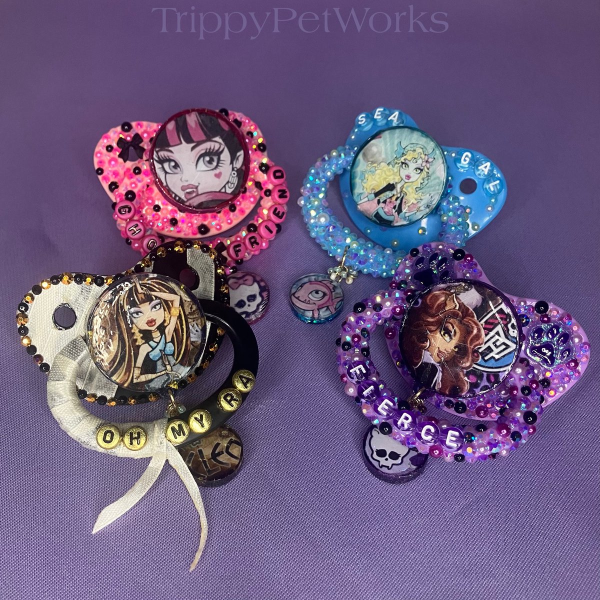 TrippyPetWorks's tweet photo. ♥️🏷️ SOLD!!!! 🏷️♥️
The complete monster high set has 
been claimed &amp; is ready to be mailed 
to their owner! Thank you so much! https://t.co/h6tXgCJJXB