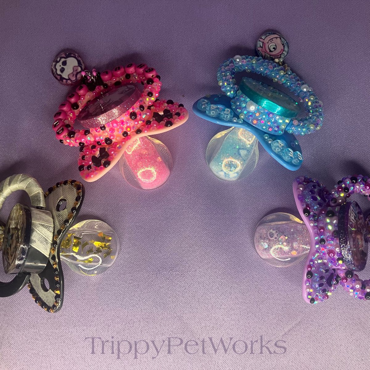 TrippyPetWorks's tweet photo. ♥️🏷️ SOLD!!!! 🏷️♥️
The complete monster high set has 
been claimed &amp; is ready to be mailed 
to their owner! Thank you so much! https://t.co/h6tXgCJJXB