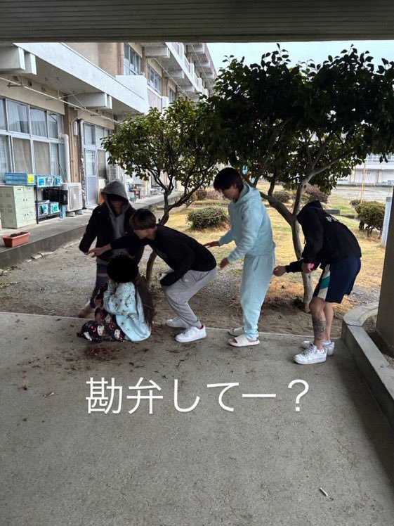VioletRubi23075's tweet photo. 🚨胸糞注意🚨
福島県にある会津若松市立第五中学校で起きた少なくとも男4人以上によるいじめ暴行事件の加害者特定。

加害者の1人
渡部星空（きらら）

tiktokなども特定され非公開にしている模様…
集団暴行に加えアイホンなども壊していますので拡散次第で法で裁かれます。 https://t.co/Aepbvrdqnp