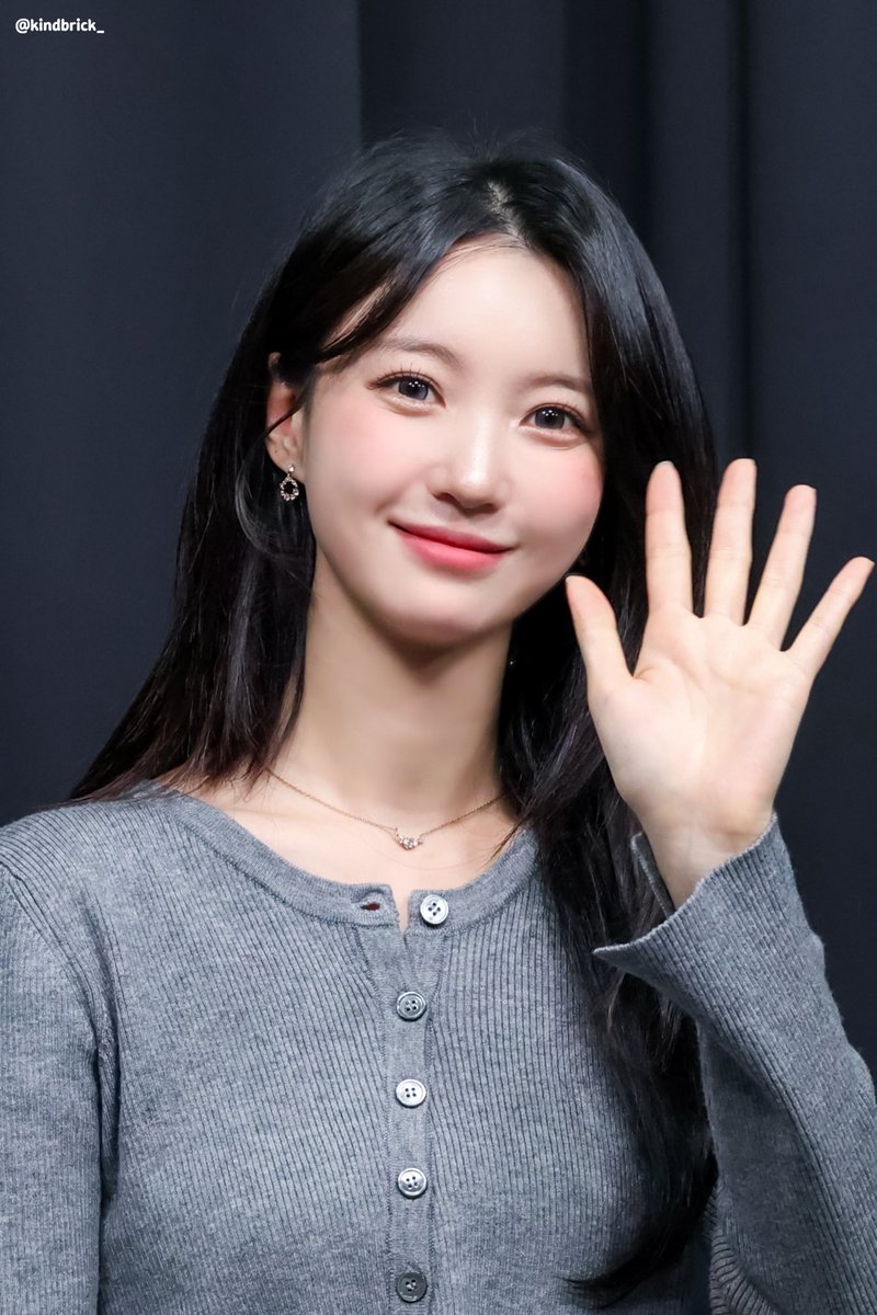 260117 시그 팬사인회

수줍은 듯 건넨 손 인사가 정말 반가워 💜

<a href="/WM_OHMYGIRL/">오마이걸 (OH MY GIRL)</a>
#오마이걸 #유빈 #배유빈
#OHMYGIRL #YUBIN