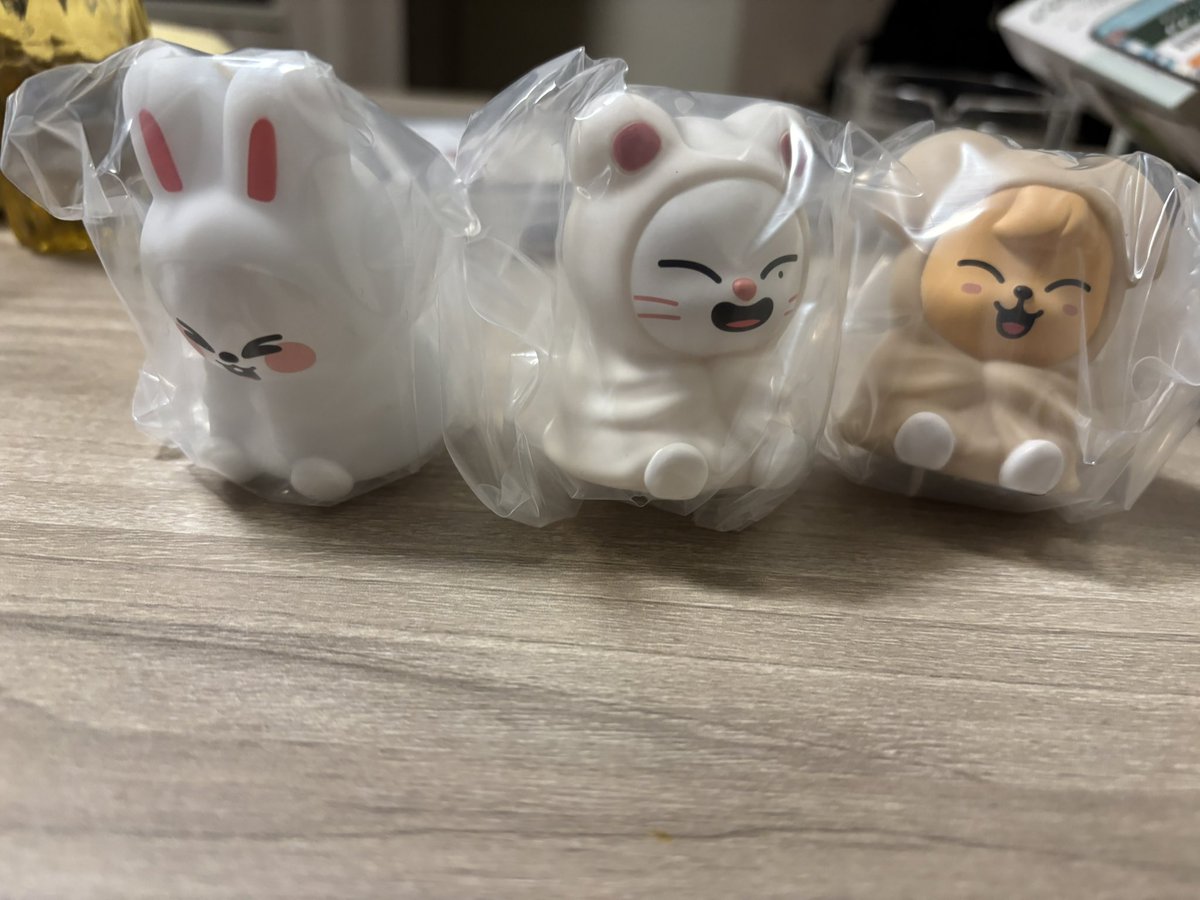 しおり tweet media