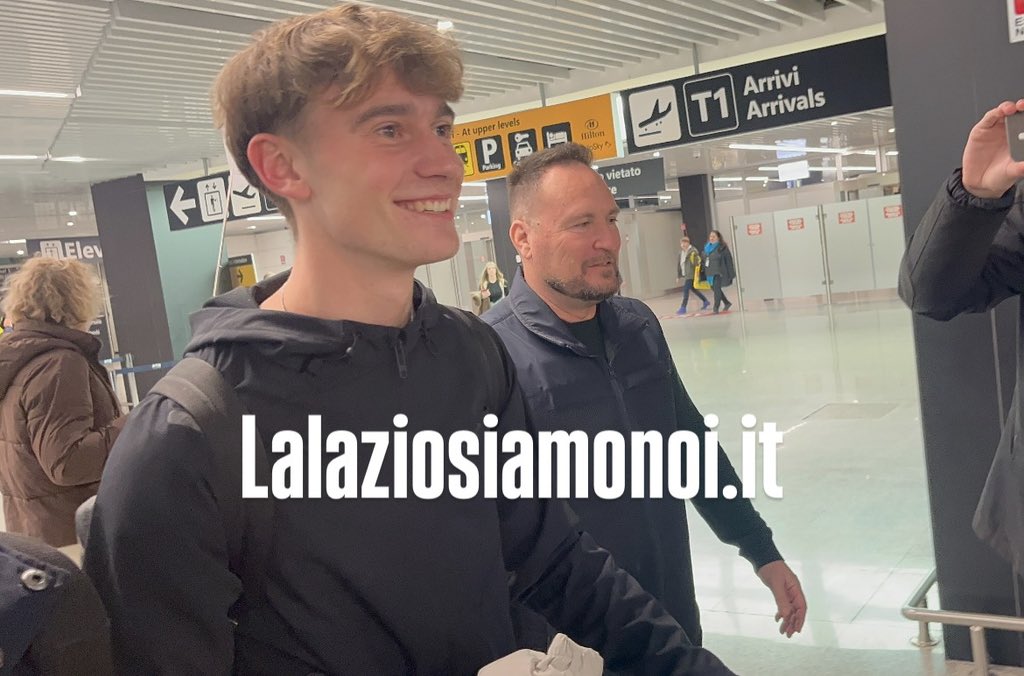 #Lazio, Adrian #Przyborek è arrivato a Roma. Domani mattina le visite mediche.
<a href="/Laziosiamonoi/">LaLaziosiamonoi</a> 
<a href="/RadioLaziale/">Radio Laziale</a>
