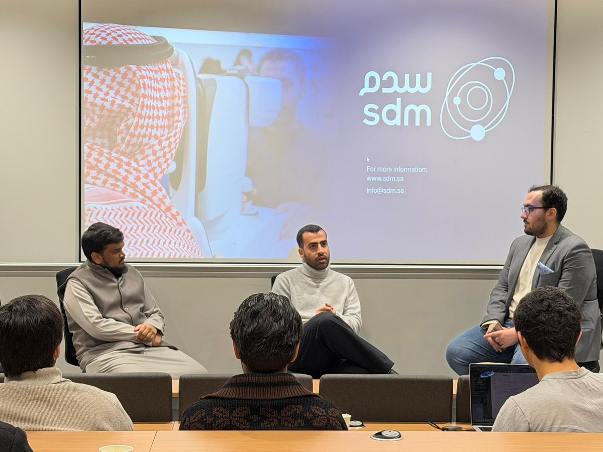 فخورة بمشاركة نايف العبيدالله وسيف الإسلام في جلسة حوارية بجامعة <a href="/ucl/">UCL</a> في لندن، بالتعاون مع <a href="/UCLSaudiSociety/">UCL Saudi Society 🇸🇦</a>، حيث ناقشا تجربة تأسيس <a href="/sdm_ai/">SDM</a>، والتحديات التي رافقت البدايات، والدروس المستفادة في بناء شركة سعودية تقنية صحية قائمة على خدمة الإنسان ورفع جودة الحياة.

جلسة ملهمة مع طلبة