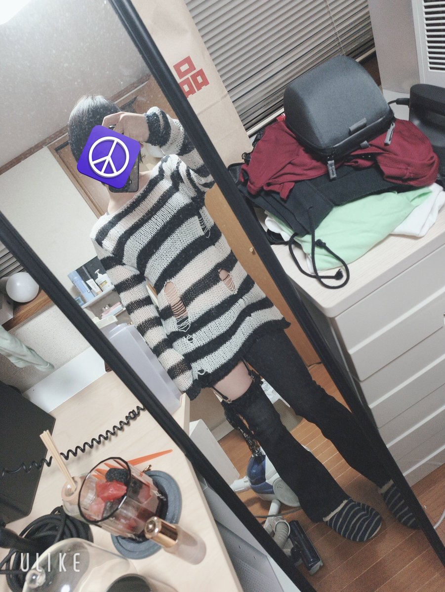 別にメイクするわけでもないし適当な格好でいいか～」 「？？？」