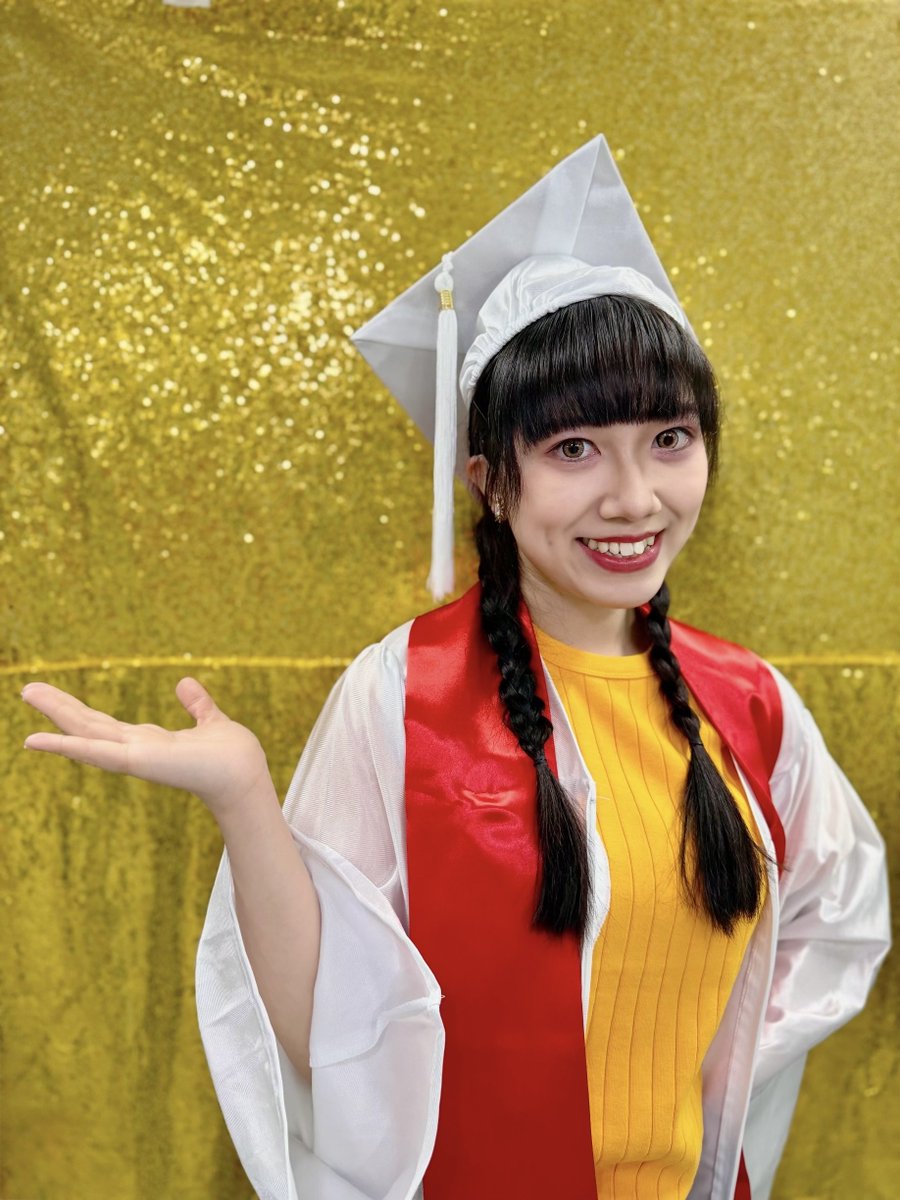 ついに明日、本番！！
秀才チームの1人として出演します📗
昔から大好きなハイスクールミュージカルの曲を沢山踊ります！
お芝居とこんなに向き合ったのは初めてなので自分にとっても挑戦🔥
1人1人のキャラクターも面白いので、ぜひステージでご覧ください✨
#ヴァイブキャッツ #コスダン