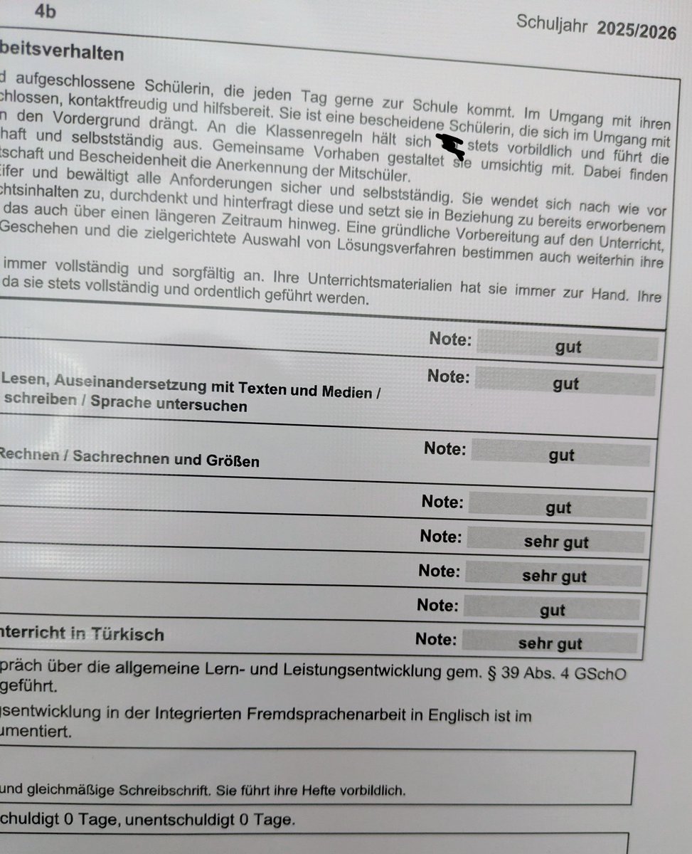 Halbjahreszeugnis: 
Schnitt 1,6
Deutsch &amp; Mathe „Gut“.

​Trotzdem wollte die Lehrkraft vor 4 Wochen die Realschulempfehlung statt Gymnasium.Warum?Der Eignungstest fürs Musikgymnasium wurde bestanden, die Aufnahme scheitert nun an „Kapazitäten“
​#Bildungsgerechtigkeit 
 #migration