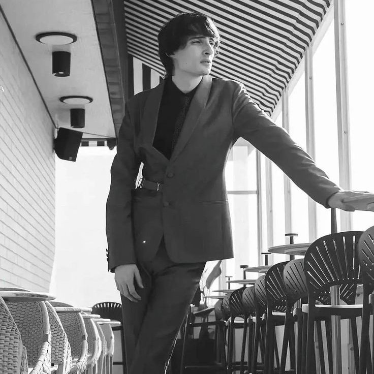 favxlis's tweet photo. sim, finn wolfhard você é o homem mais perfeito do mundo https://t.co/4BpXdtC5SW