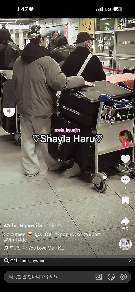 cozywookie's tweet image. can we like em tell staff about it???? that crazy ass 13 YEARS OLD ssg followed SF9 AND XLOV to their hotels and during their free time ??????? she even bragged about it. bffr.

proof of her following xlov AND sf9
#XLOVinWarsaw