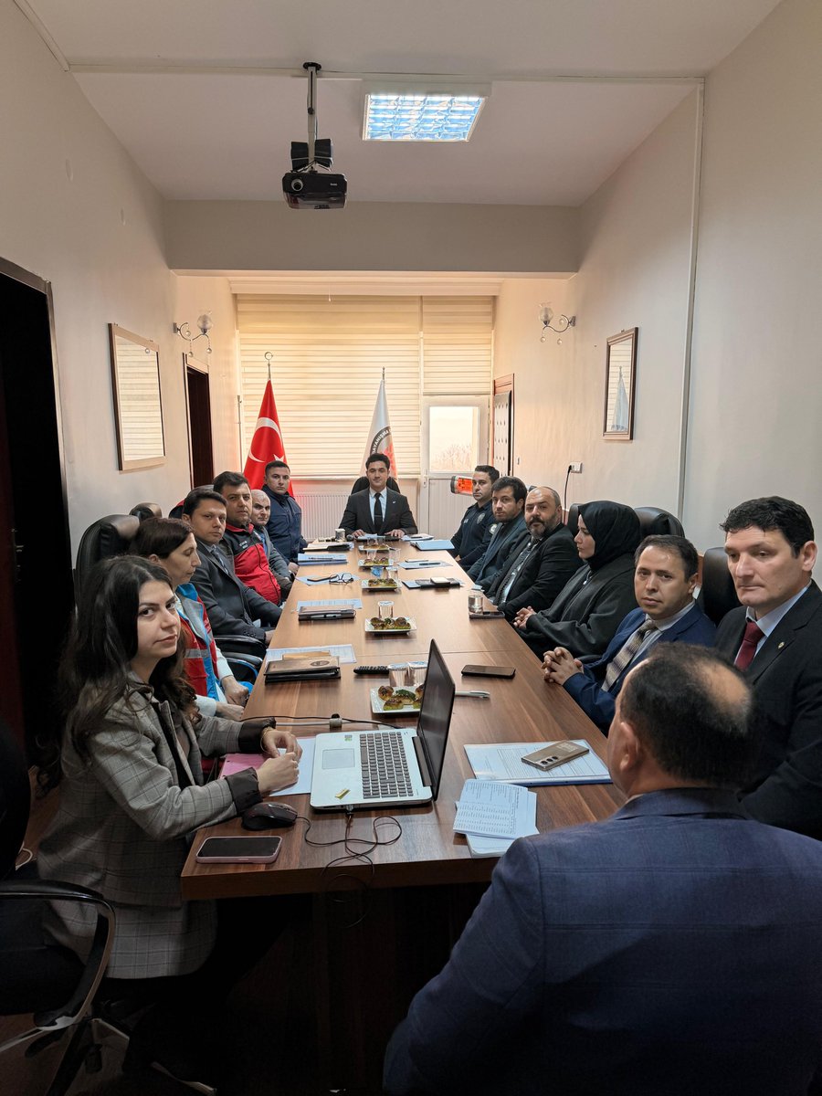 📌Koordinasyon Toplantısı

Kaymakamımız Sayın Ali ÇOBAN başkanlığında kurum amirlerimiz ile Koordinasyon toplantısı düzenlendi.
2025 yılında gerçekleştirilen faaliyetler değerlendirilerek 2026 yılında yapılabilecek çalışmalar planlandı.