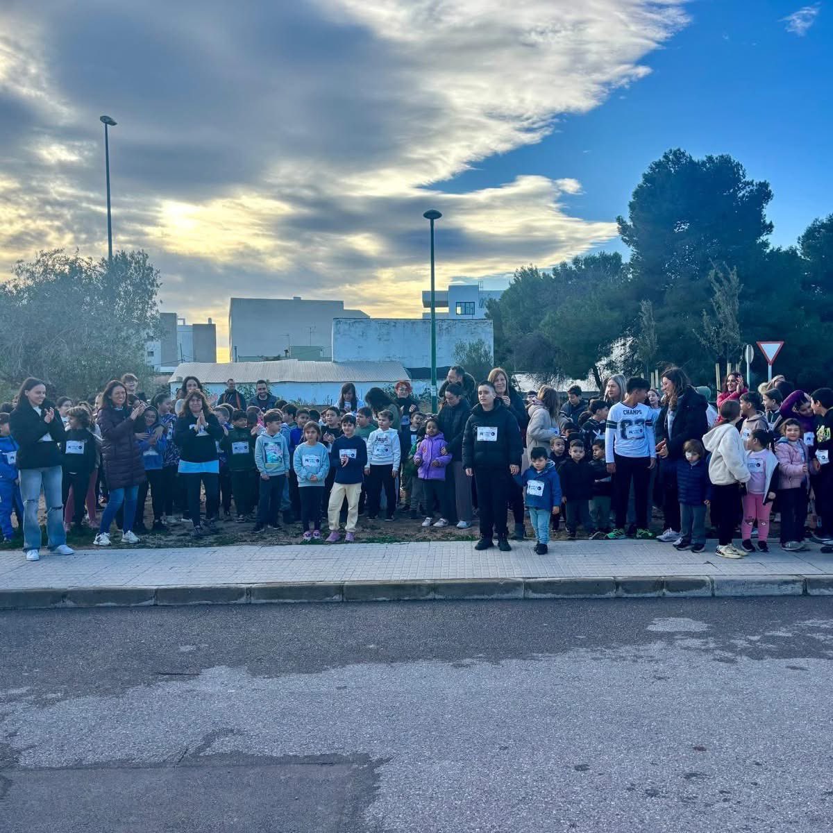 💛 ¡Hoy en Almassora hemos celebrado el CUMPLEVIDA de Vega junto a <a href="/unoentrecienmil/">unoentrecienmil</a> y el CEIP Santa Quiteria! 😍🎂

Corriendo La Vuelta Al Cole Unoentrecienmil junto a todo el cole para transformar la carrera y sus donaciones en investigación que ayude a combatir la enfermedad.