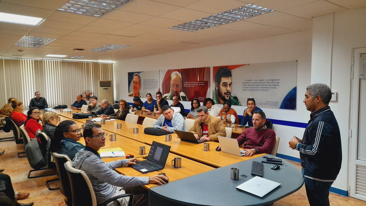 📈 Sesionó en la mañana de #ayer la Junta de Accionistas de <a href="/KAINOSSA/">KAINOS S.A.: Sociedad de Interfaz de la UCI</a>, presidida por <a href="/YanioHdez/">Yanio Hernández </a> y <a href="/raydelmp/">Raydel Montesino Perurena</a>.

👉 Los puntos principales del encuentro fueron:
🔹Análisis del Cumplimiento del Plan 2025
🔹Presentación Aseguramientos 2026

#SomosUCI #UniversidadCubana