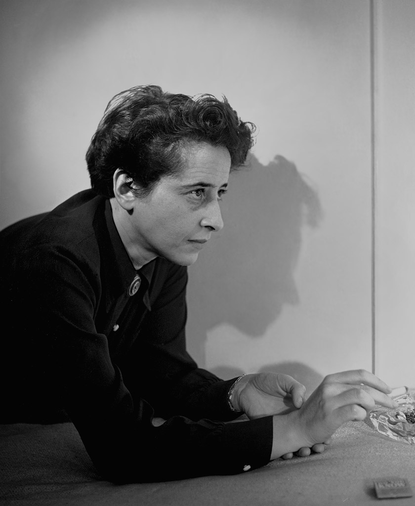 maponi's tweet photo. «Il più grande nemico dell'autorità è il disprezzo, e il modo più sicuro per minarla è la risata»
Hannah Arendt (1906-1975), New York 1944rn© Estate of Fred Stein
#loeildelaphotographie #photography  #FredStein  #LittleItaly #NewYork
https://t.co/TJi7ZUeomF https://t.co/9bvW2wA6on
