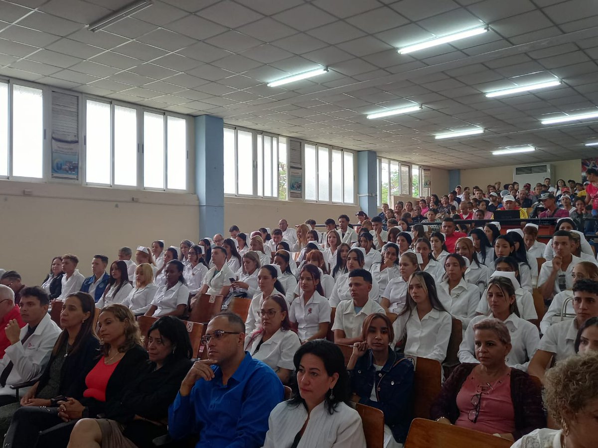 Graduación de 94 nuevos profesionales en técnico medio en Enfermería y Vigilancia y lucha antivectorial
@BrocheMade8904
<a href="/MadeMR73/">Madelin Rodríguez Martínez</a>
<a href="/granma_ucm/">UCM Granma</a>
<a href="/FCM_Manzanillo/">Facultad de Ciencias Médicas Sánchez Manduley</a>
<a href="/DeFcmm91005/">Decana de la FCMM</a>
<a href="/DeFcmm94497/">Yusdeilis Ramírez</a>
#FCMMTransformaycrece