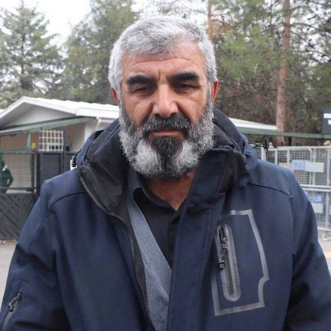 bpthaber's tweet photo. Rojin Kabaiş'in babası Nizamettin Kabaiş:

— Rojin sadece benim değil sizin de kızınız neden katiller bulunmuyor.

— 15 aydır bu acıyı çekiyoruz. Katilin izi var tutuklu yok.

— Katiller devletten daha mı güçlü bulunsunlar artık. https://t.co/XK18cbfn5k