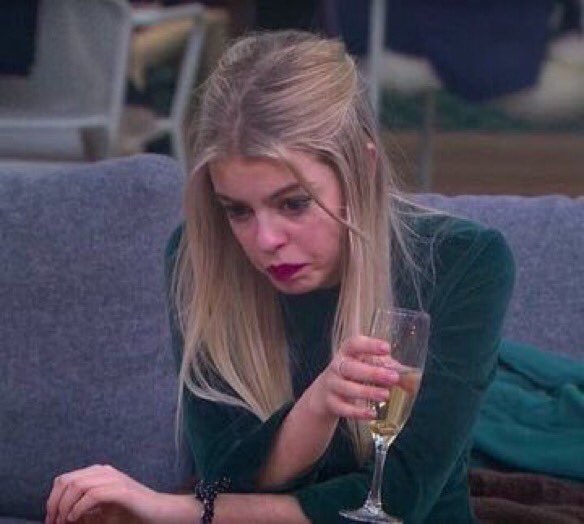 Sin spoilers: pero la escena de Charlotte y Agatha del capítulo 2 minuto 40 y algo. La llorera que tengo. Es que me ha roto el alma #BridgertonS4