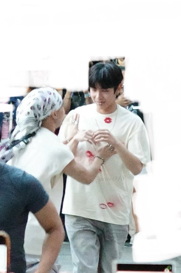 ycus048's tweet image. Sana mas clingy pa ngayong 2026, happy JJ day!

[SG busking] #JOSHTIN