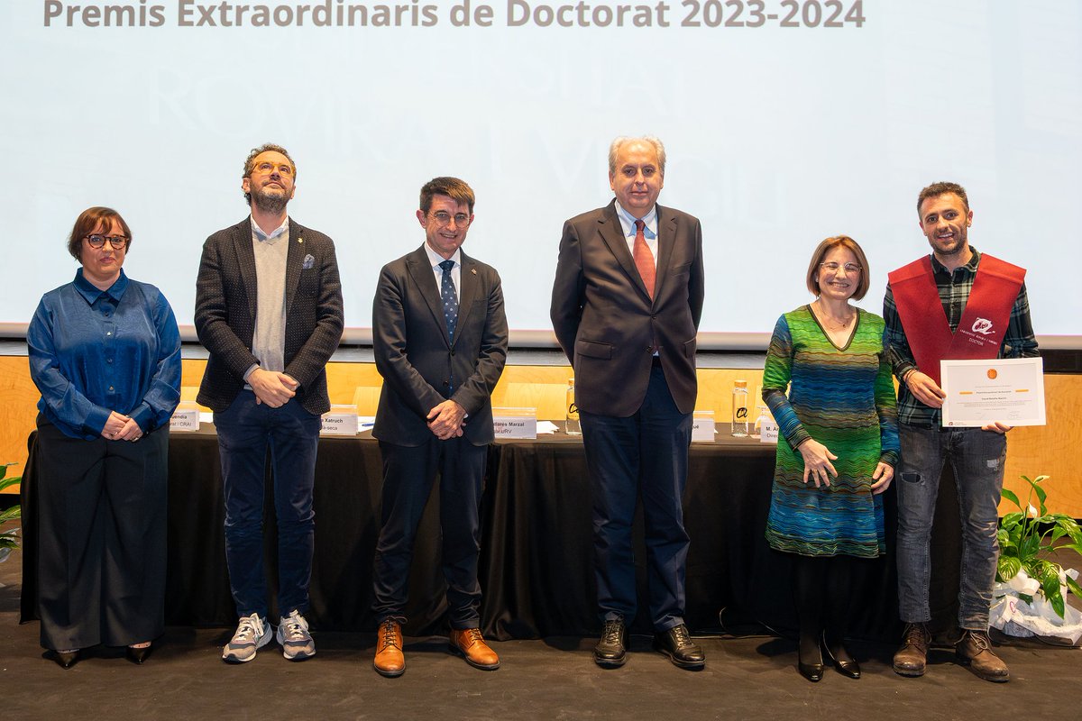 Agraït de rebre el premi extraordinari de doctorat en infermeria de la <a href="/universitatURV/">Universitat Rovira i Virgili</a>. Molts anys de feina, d'esforç i de constància. Diuen que ningú és profeta a la seva terra, així que reconeixaments com aquests, t'omplen d'orgull i felicitat.