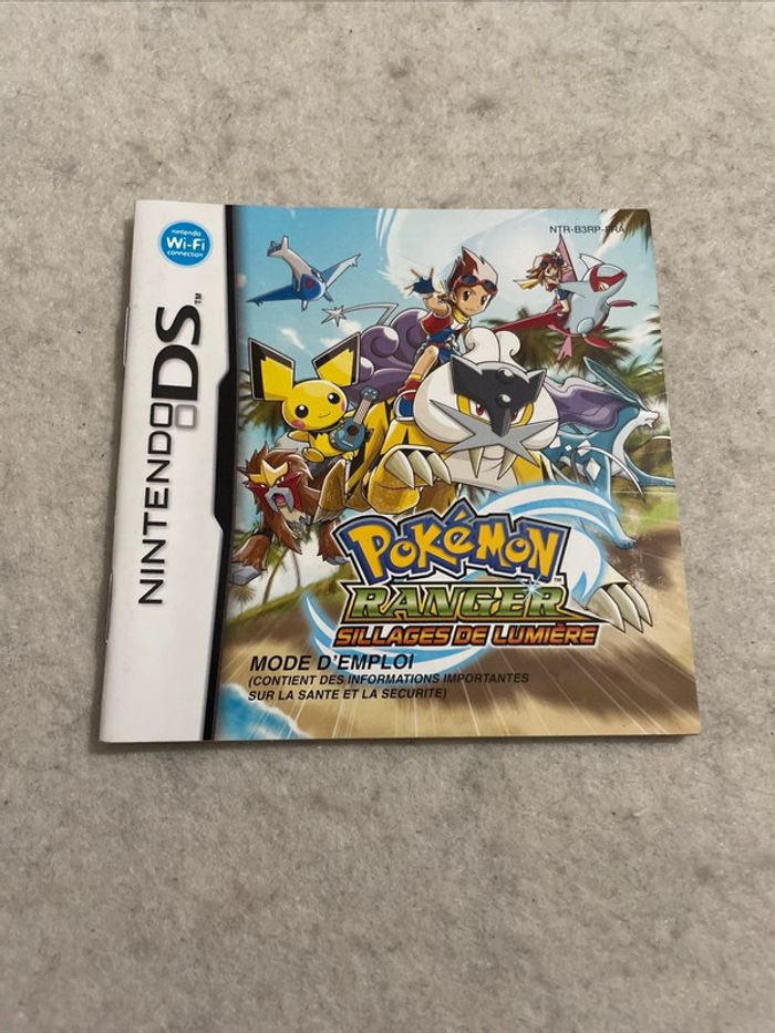 Pokediavenir's tweet photo. L’époque où on se lisait la notice avant de pouvoir jouer au jeu 🥲🥲 https://t.co/qQUgCsbLx2