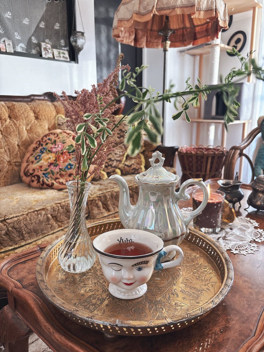 ___poetrrry's tweet photo. 最近のわが家🌿お気に入りのヴィンテージ ティーカップでお茶した日 https://t.co/KG8LjkkbwE