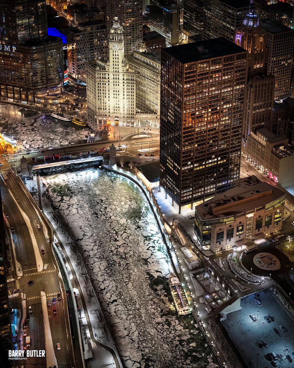 Wrigley in Winter.  Last night over the Chicago River.  Subzero temps are out of the picture, sort of speak, but lake effect snow could be challenge today along the Lake Michigan.  #weather #news #ilwx #chicago