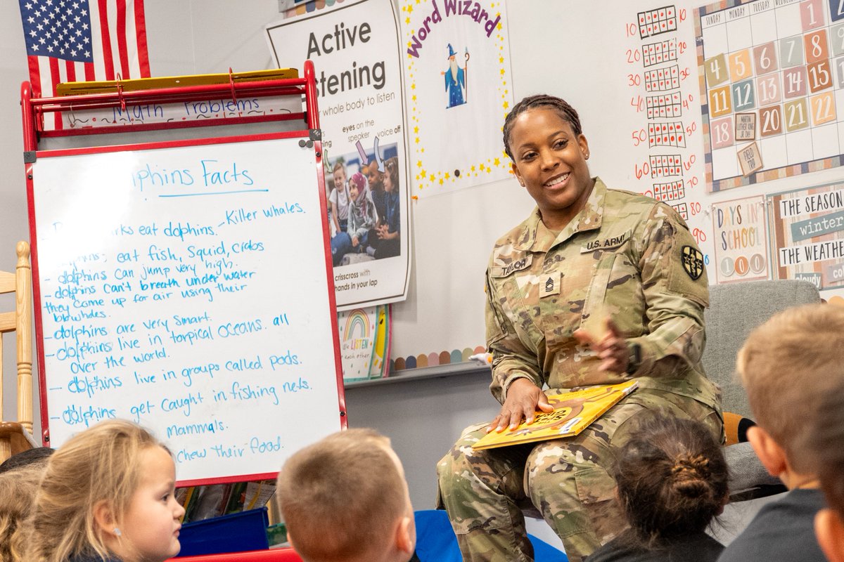 ARMEDCOM1's tweet image. Army Reserve Soldiers read to students at Bardmoor Elementary for Literacy Week’s “Read, White and Blue,” investing in our Soldiers, civilians and families.