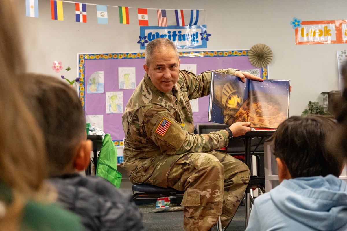 ARMEDCOM1's tweet image. Army Reserve Soldiers read to students at Bardmoor Elementary for Literacy Week’s “Read, White and Blue,” investing in our Soldiers, civilians and families.