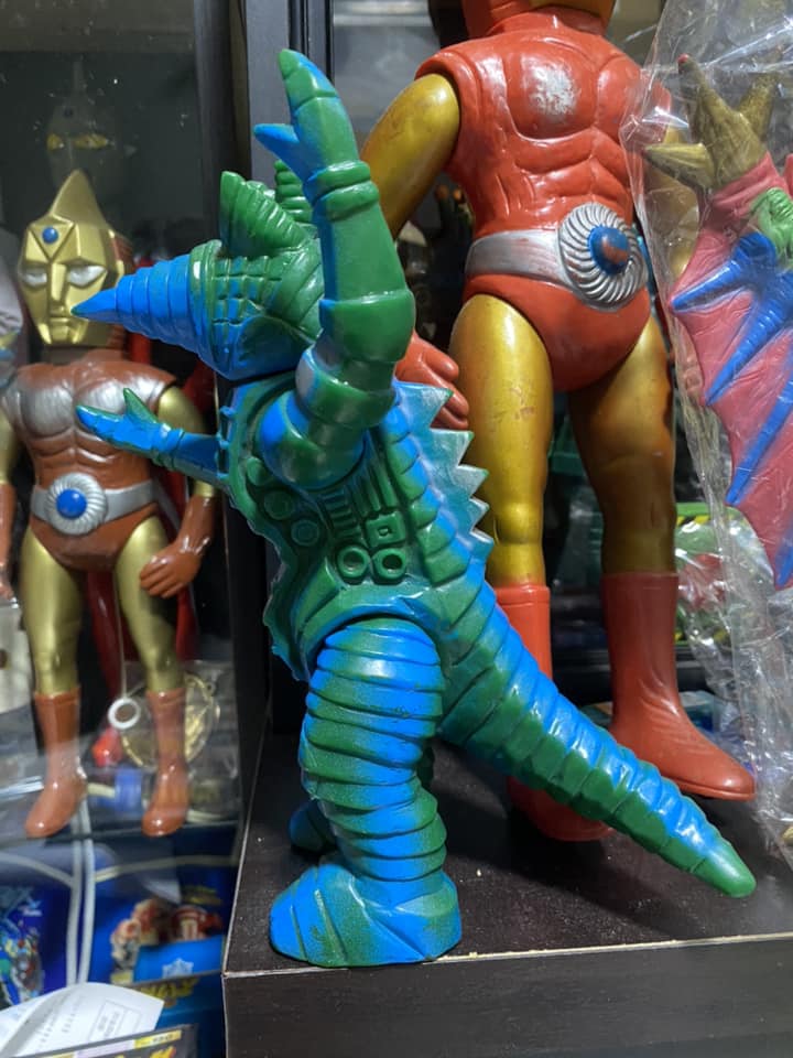 家のモゲラは両腕右手。穴掘ってる感じにみえるのでお気に入り。昔は