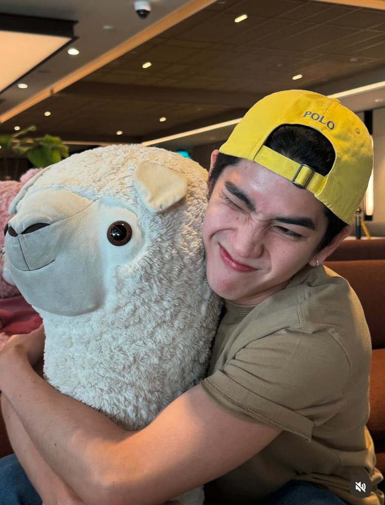 _idowhatilove_'s tweet photo. ꒰ #JimmySea 𓍱 #จิมมี่ซี ꒱

POLO 💛 https://t.co/J0Geub0Tt8